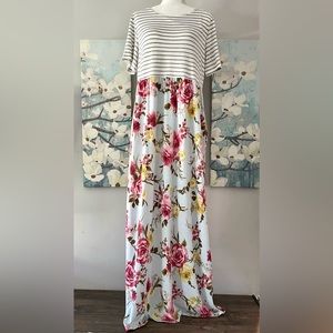 White Birch Short Sleeve Foral and Stripes Maxi Dress With Pockets
